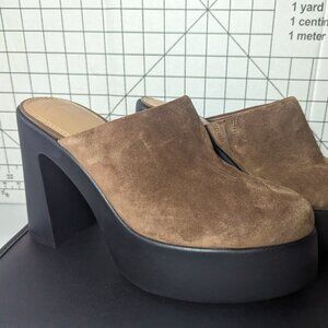 NEW- Gianni Bini Platform Oversized Heel Closed Toe Sandal SlipOn Brown